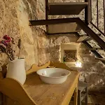 Case-grotte Degli Avi, Esperienza Abitativa In Grotta *