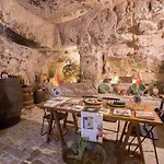 Case-grotte Degli Avi, Esperienza Abitativa In Grotta *