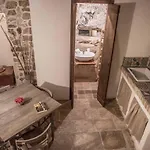 Case-grotte Degli Avi, Esperienza Abitativa In Grotta *