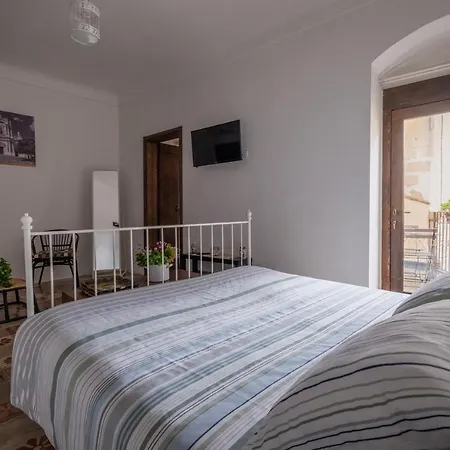 Appartement Case-grotte Degli Avi, Esperienza Abitativa In Grotta *
