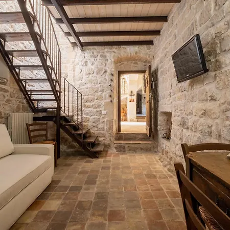 Case-grotte Degli Avi, Esperienza Abitativa In Grotta Modica